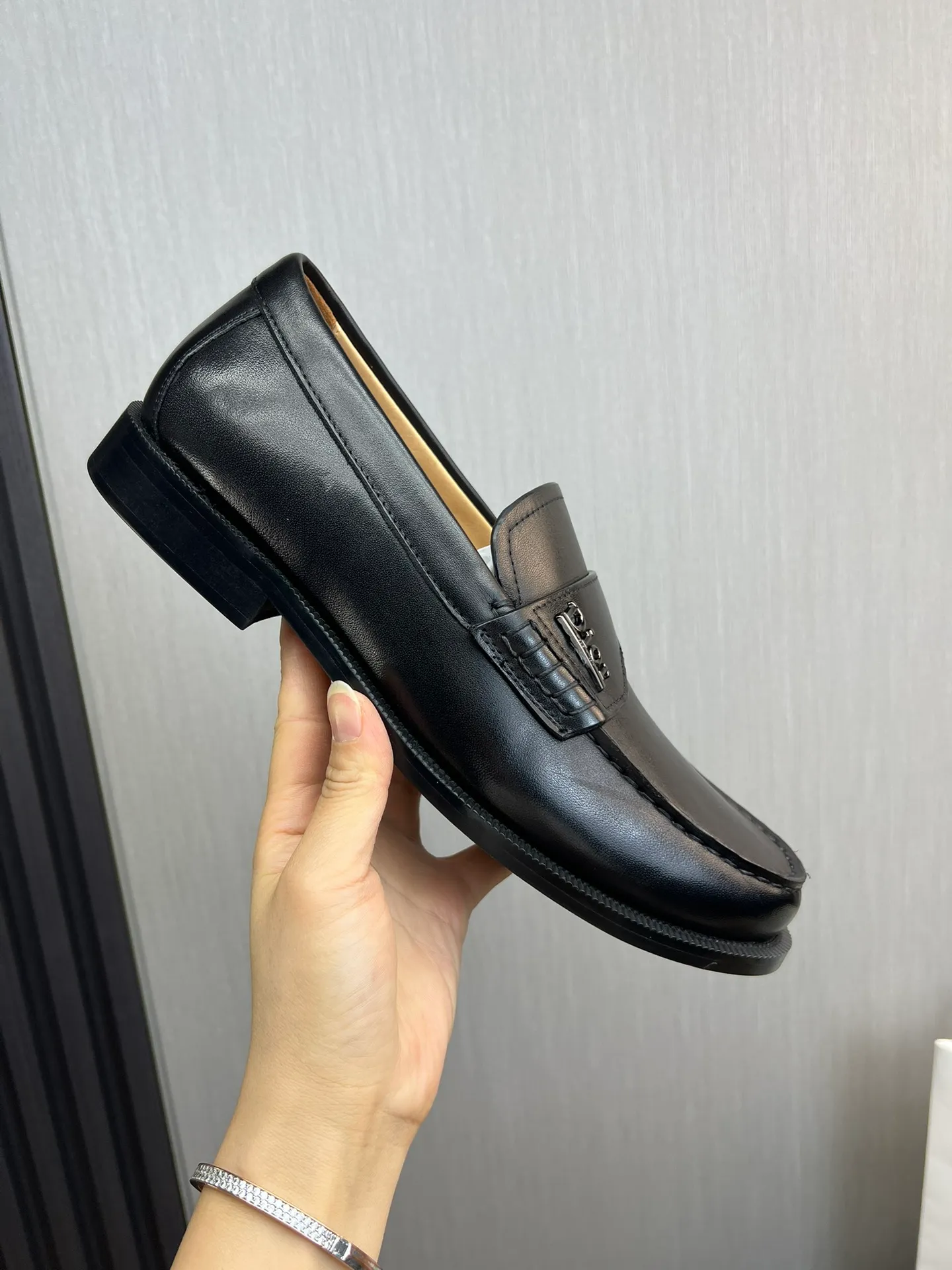 Men's men's shoes💰560💰 Dior. Men's business casual leather shoes👞all use imported original brand leather materials, just to create a more comfortable wearing experience. Upper: original cowhide, open edge beaded cowhide➕imported sheepskin lining, original non-slip and wear-resistant rubber outsole✔️36-45 (38.45 non-refundable)
